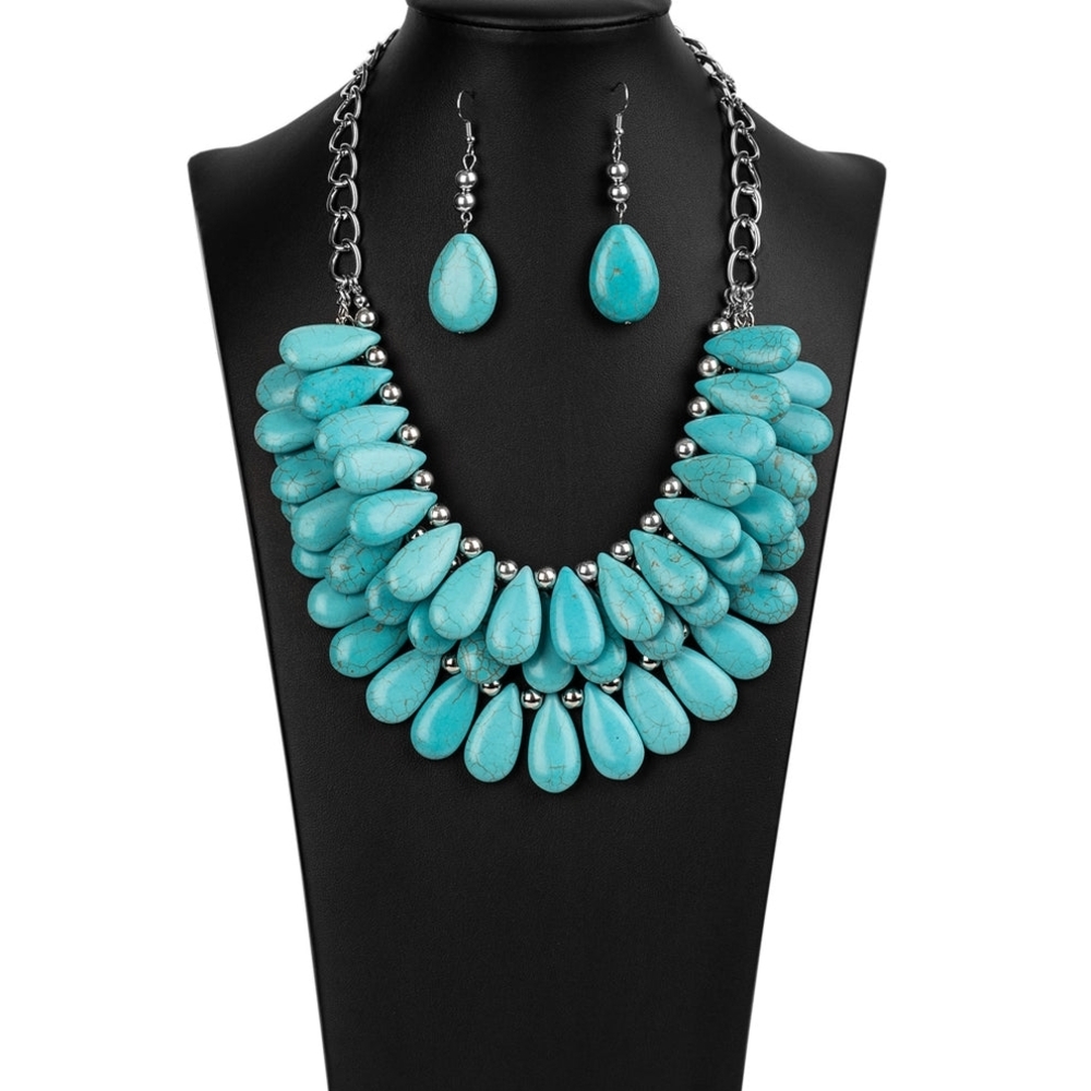Chic Turquoise Teardrop Necklace and Earring Set